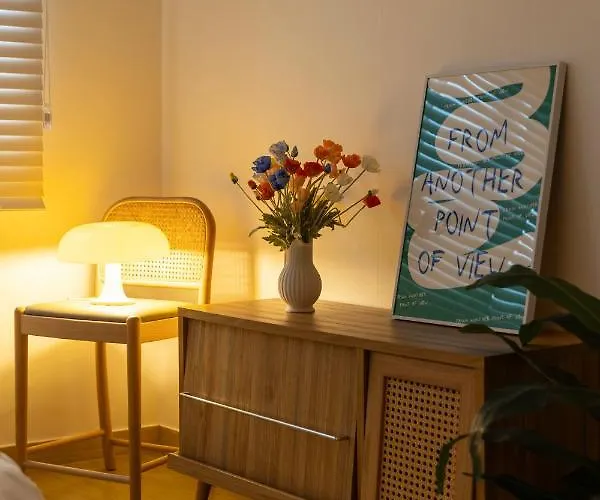 Free Pick-up, 4 Beds, Near Gangnam, Hongdae, Subway 8 Mins, Spacious