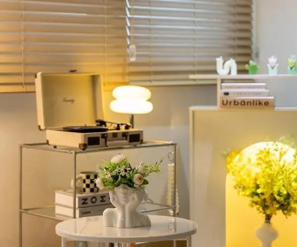 Free Pick-up, 4 Beds, Near Gangnam, Hongdae, Subway 8 Mins, Spacious Seoul