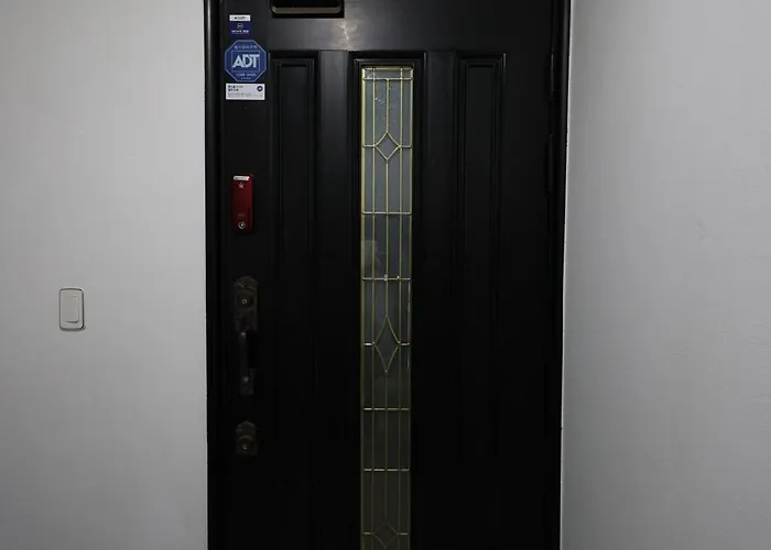 Free Pick-up, 4 Beds, Near Gangnam, Hongdae, Subway 8 Mins, Spacious Apartment *